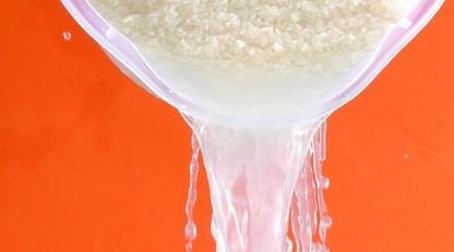 生锈的铁锅怎么除锈又不粘锅,熬粥铁锅生锈了怎么除锈最快