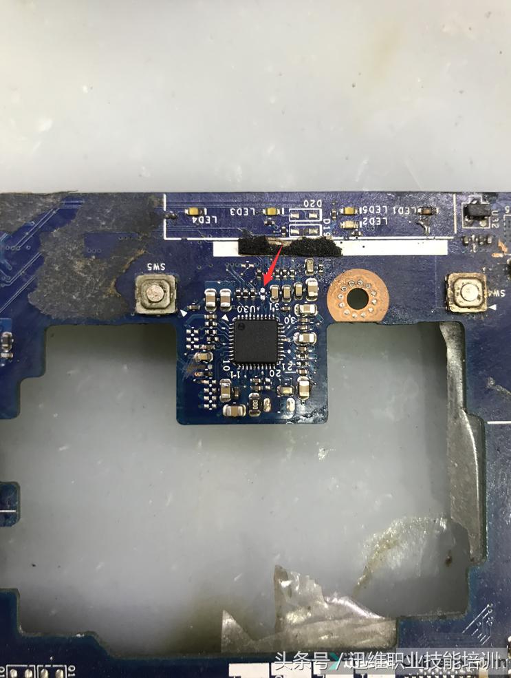 被同行做了故障的联想笔记本电脑，插耳机没声音，看师傅如何拯救