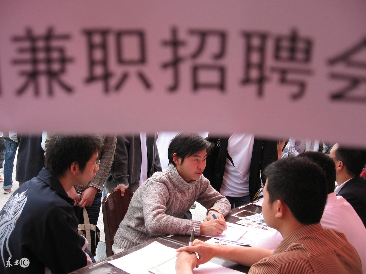 「互粉」做寒暑假大学生的兼职中介，有人一个假期赚10万！