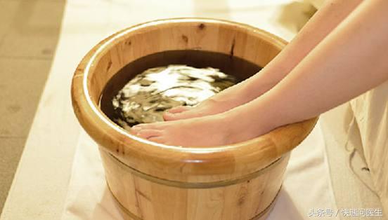 艾草泡脚的好处与功效禁忌是什么,艾草泡脚的正确方法与禁忌