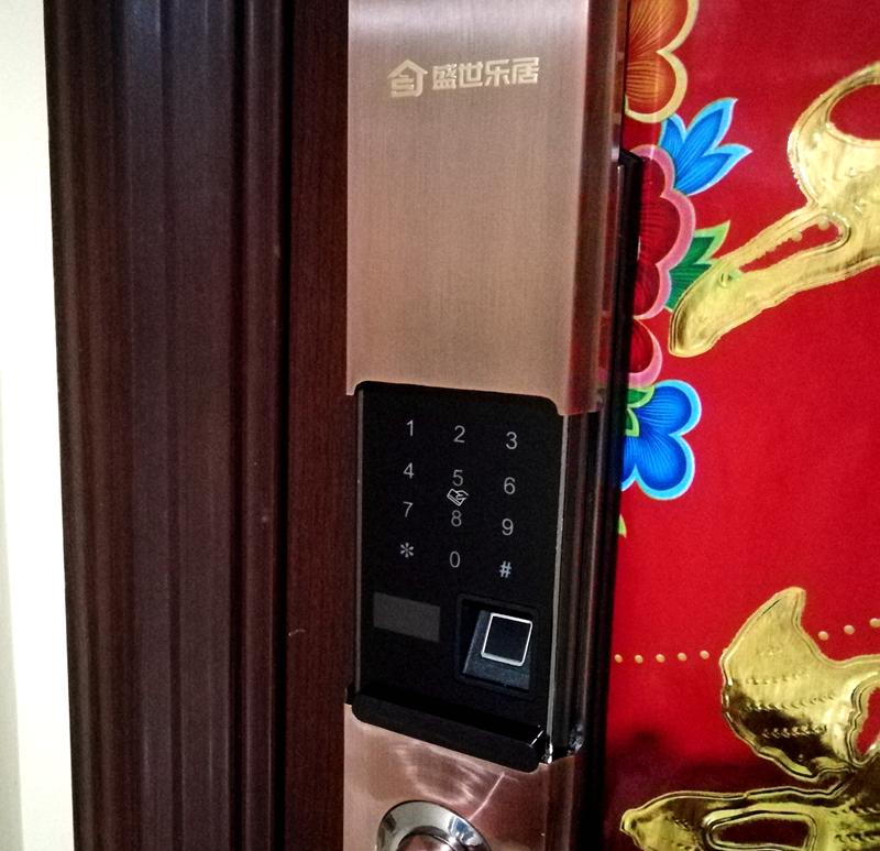 谁是您新年的贴心门神，有了乐居智能指纹锁就放心了