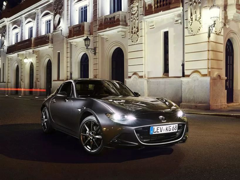 磨砂黑敞篷马自达mx-5,马自达双门跑车mx-5街拍