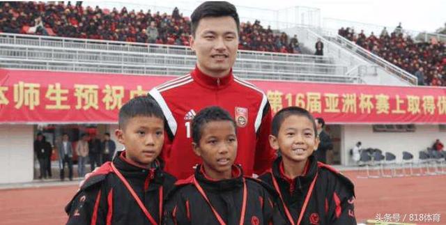 他是中非黑人混血，只认中国为祖国，如今入选国足剑指世界杯