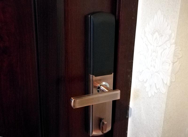 谁是您新年的贴心门神，有了乐居智能指纹锁就放心了