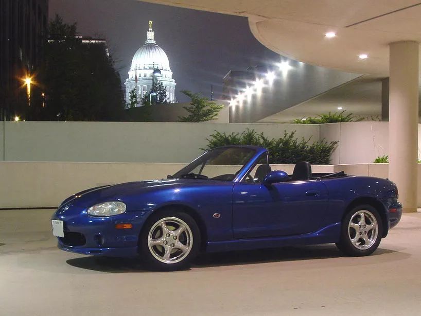 磨砂黑敞篷马自达mx-5,马自达双门跑车mx-5街拍