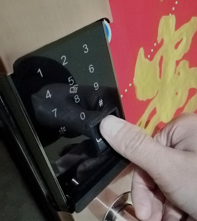 谁是您新年的贴心门神，有了乐居智能指纹锁就放心了