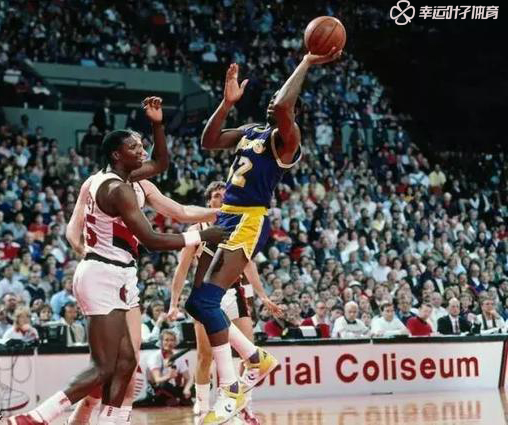 匡威onestar和余文乐款有什么区别 (余文乐同款匡威)