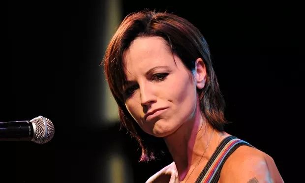 小红莓主唱去世前听的歌曲,小红莓乐队主唱去世经典曲目回忆