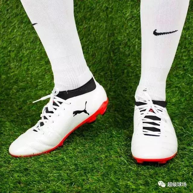 aj和足球鞋该选哪个,aj和阿迪达斯足球鞋选哪个
