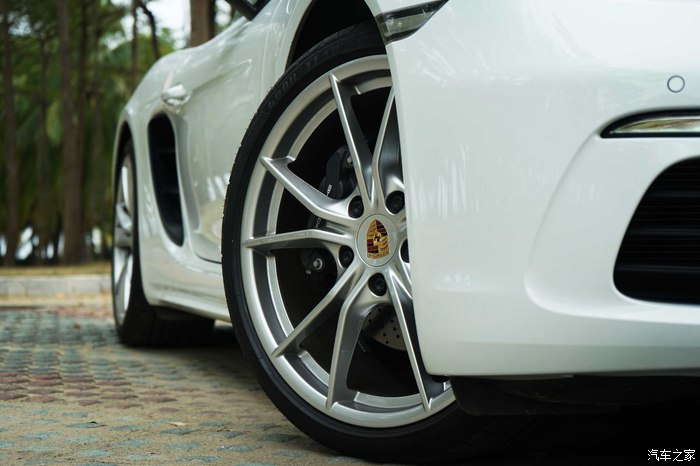 保时捷718boxster敞篷购车过程,保时捷718boxster冰雪漂移