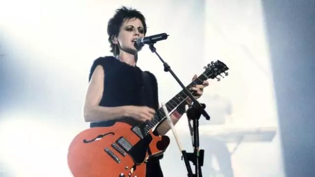 小红莓主唱去世前听的歌曲,小红莓乐队主唱去世经典曲目回忆