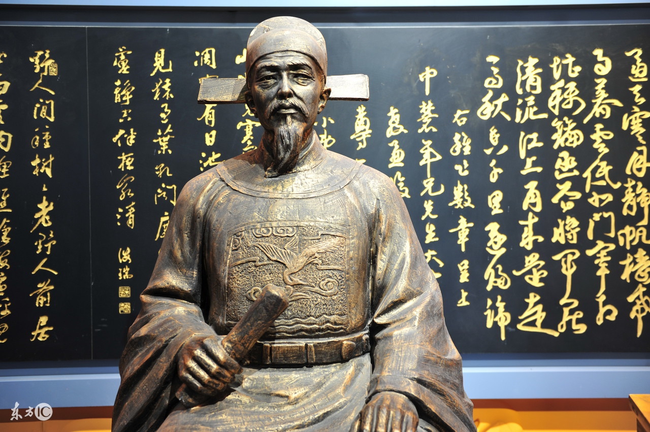 不愧是纳妾的王朝，连清官海瑞都买美娇娘，史可法临战被正室催逼