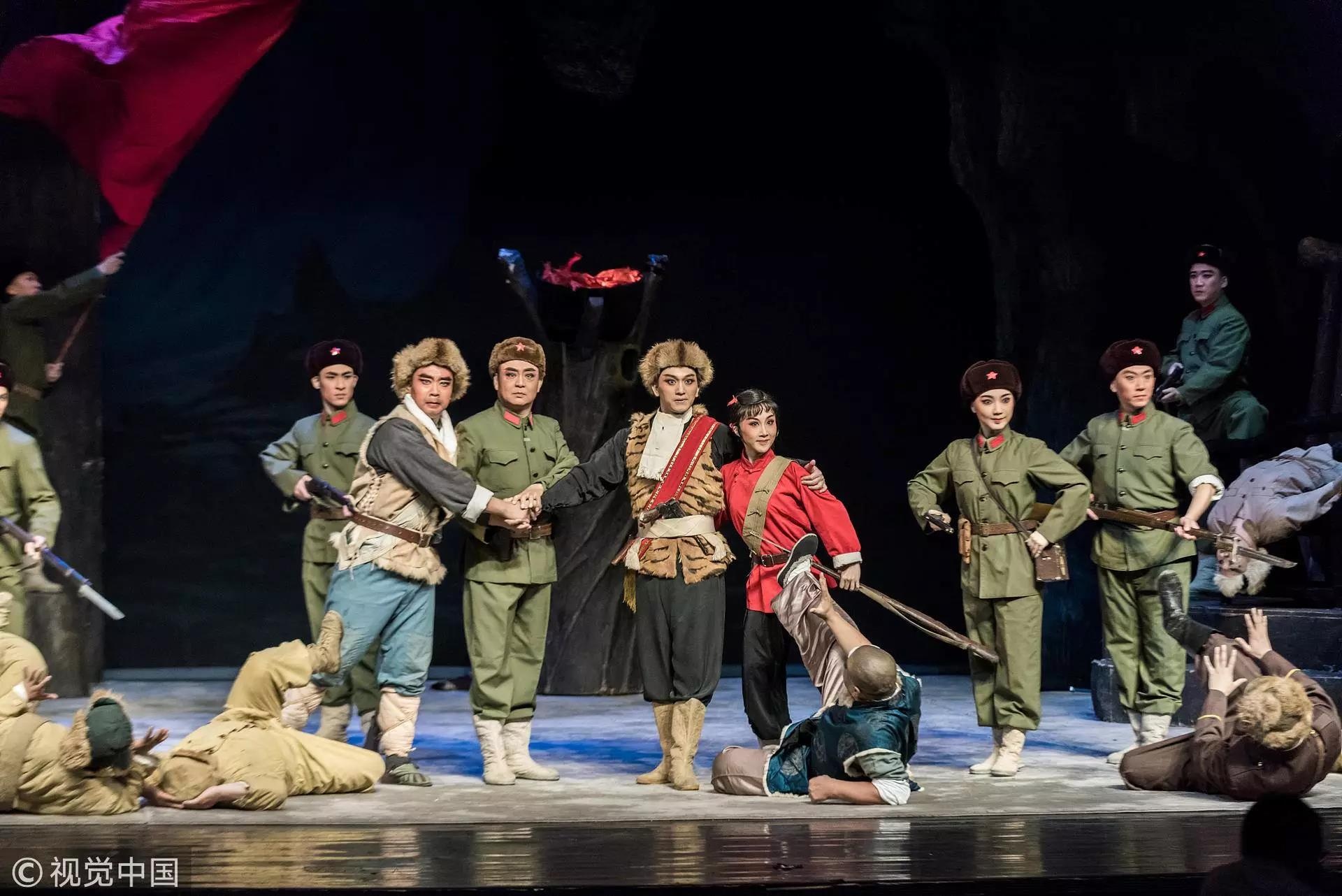 父母喜欢用的表情包,年轻人为什么用老年人表情包