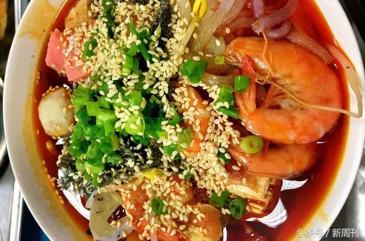 高校食堂特点风味麻辣烫,大学食堂最受欢迎的美食麻辣烫