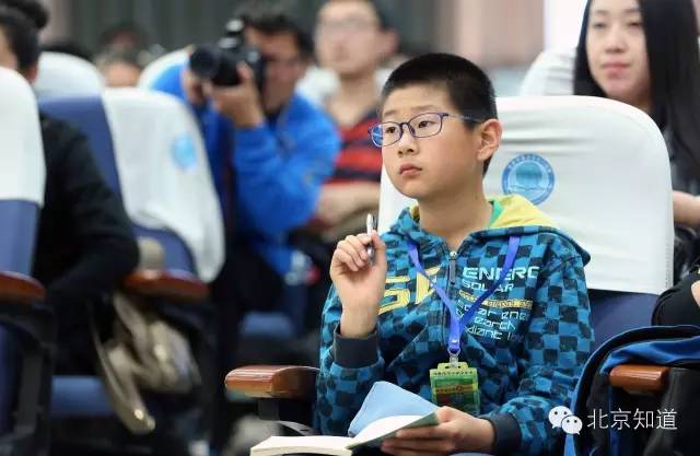 今后，校园里除了踢球，还会有足球小记者哦~