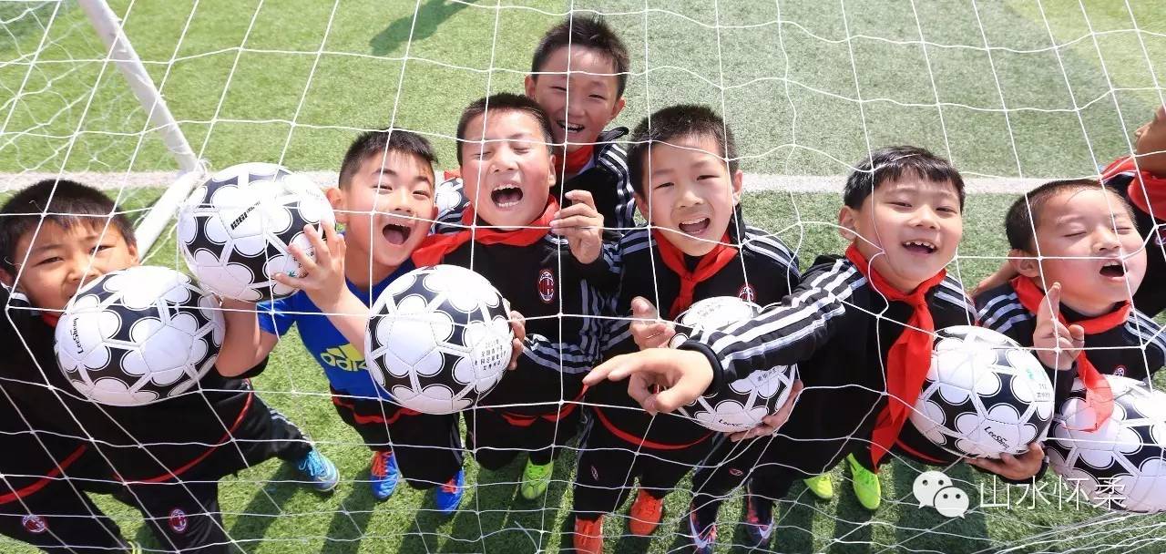 你就是球星绿茵场上呼喊着你的名字2016中科合成油怀柔首届业余足球超级联赛火热开赛，快来看看谁来了！