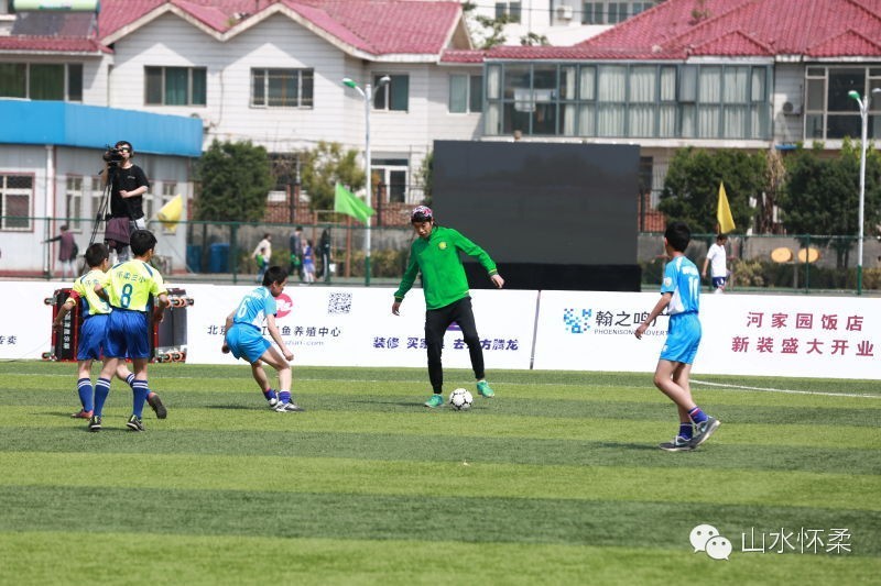 你就是球星绿茵场上呼喊着你的名字2016中科合成油怀柔首届业余足球超级联赛火热开赛，快来看看谁来了！
