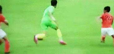 中甲再现断腿惨案,中甲赛场断腿