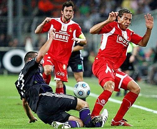 中甲再现断腿惨案,中甲赛场断腿