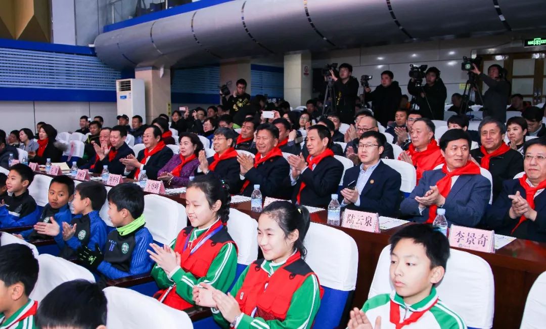 青少年足球特点学校满天星训练营,全国青少年足球训练培训基地