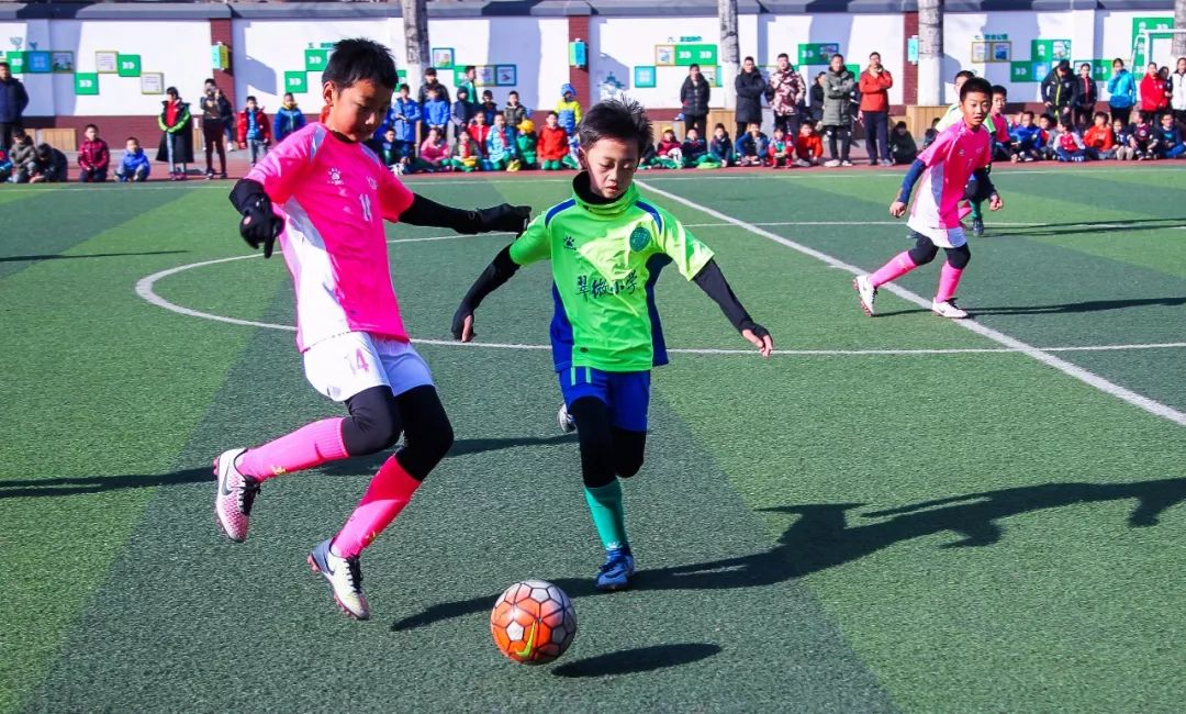 青少年足球特点学校满天星训练营,全国青少年足球训练培训基地