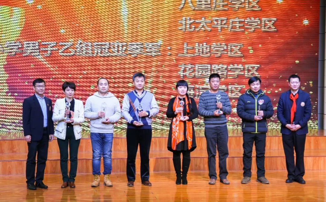 青少年足球特点学校满天星训练营,全国青少年足球训练培训基地