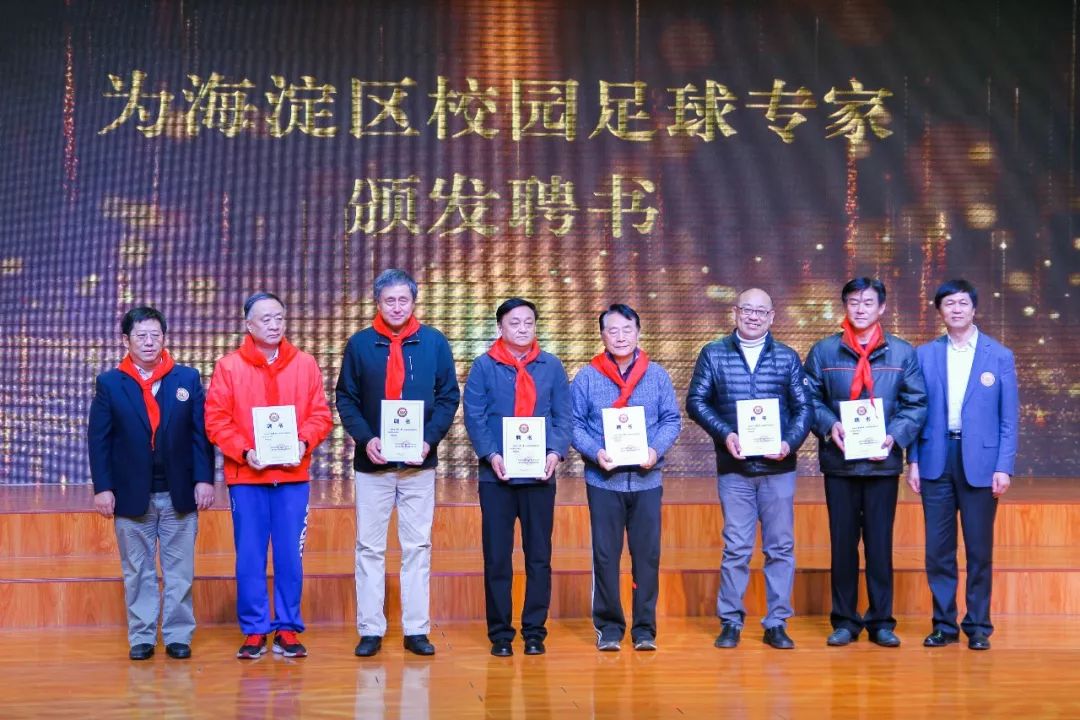 青少年足球特点学校满天星训练营,全国青少年足球训练培训基地