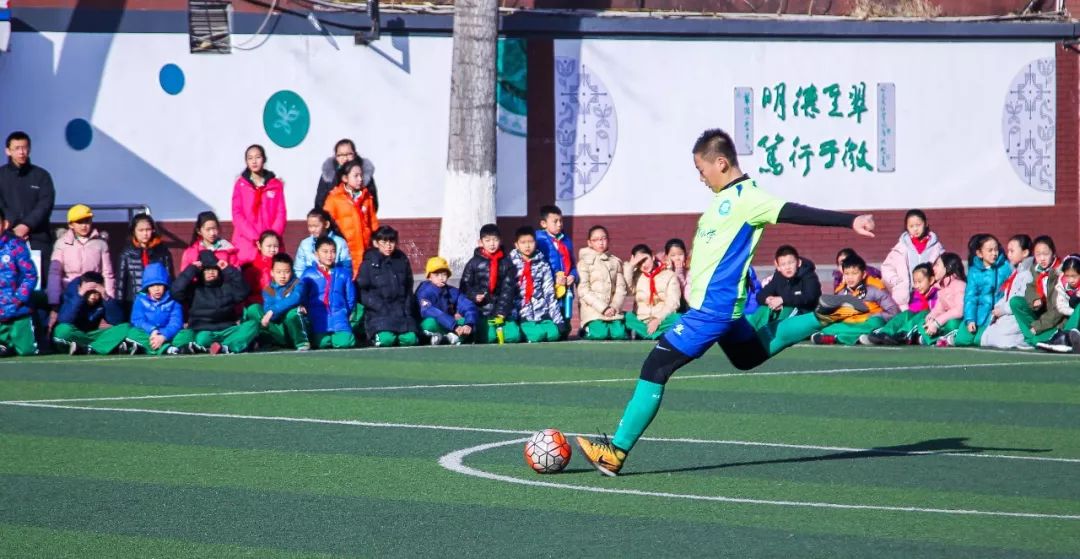 青少年足球特点学校满天星训练营,全国青少年足球训练培训基地