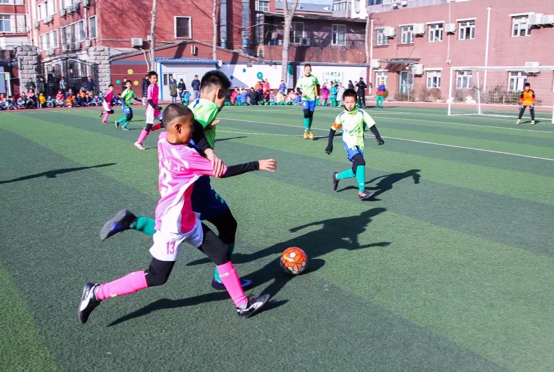 青少年足球特点学校满天星训练营,全国青少年足球训练培训基地