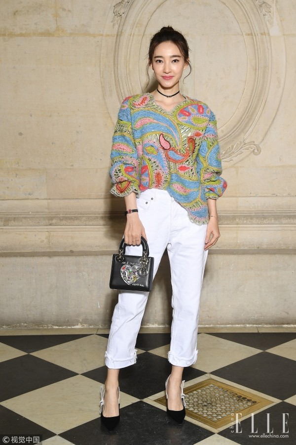 钟楚曦在胡一天身边,钟楚曦抱胡一天