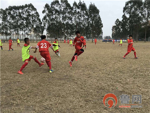 学习训练两不误中能U12梯队踏上冬训路