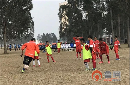 学习训练两不误中能U12梯队踏上冬训路