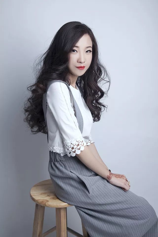 「昕薇FM」宋慧乔才是“行走的葡萄酒礼仪教科书”