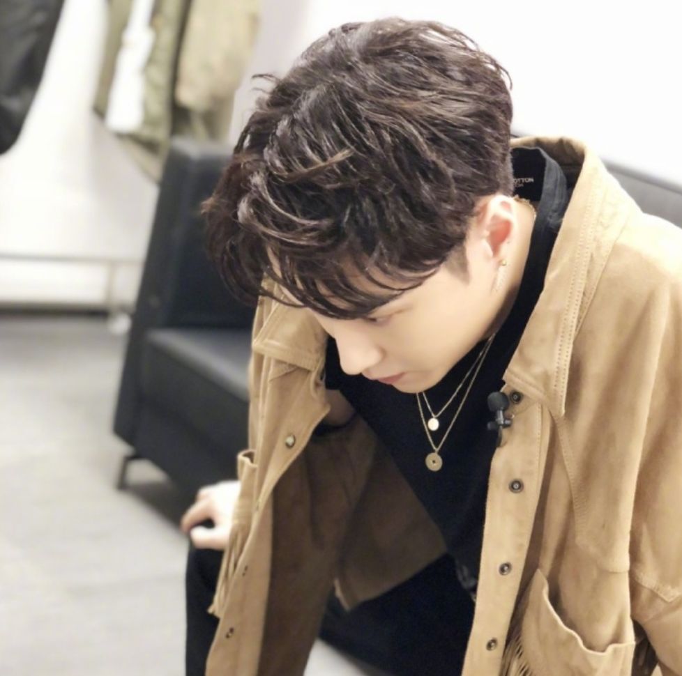 张艺兴告诉你努力的样子,张艺兴的座右铭是越努力越幸运吗