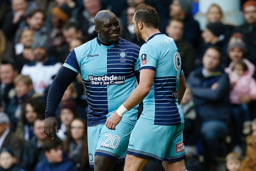 切尔西到底多缺前锋？全英国都拿它开涮，200斤胖子“被加盟”