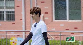 鹿晗踢足球什么水平啊,鹿晗踢足球偶像