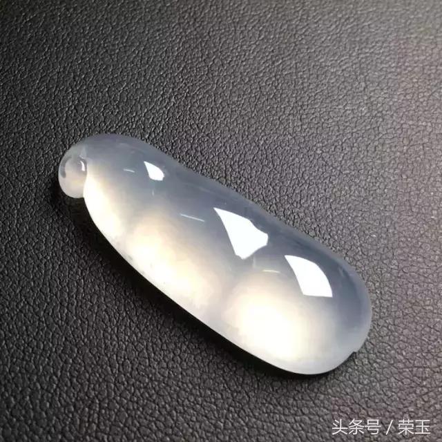 翡翠与玉有什么区别呢哪个更好点,翡翠中的青花玉是什么玉