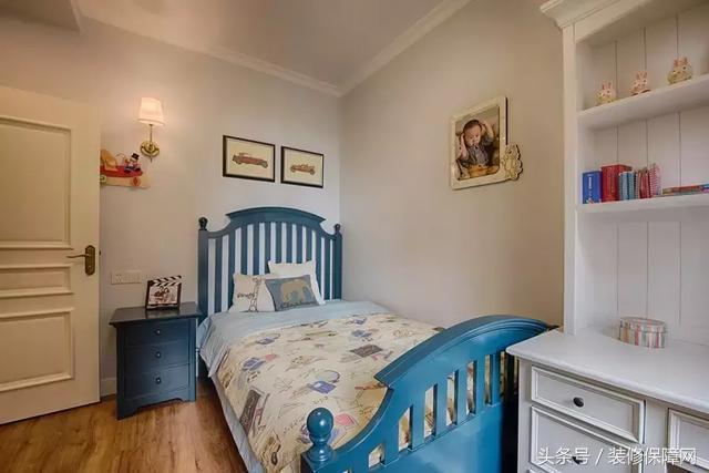 走道面积很浪费，我突发奇想把衣帽间打在走廊上，邻居都赞不绝口