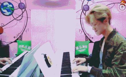 鹿晗踢足球什么水平啊,鹿晗踢足球偶像