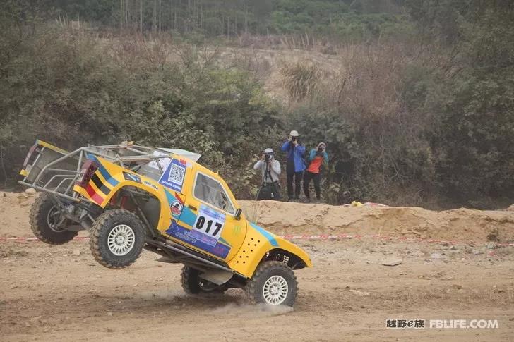 上周末，*江阳**打造了一场越野狂欢嘉年华，现场燃爆……｜自驾地理