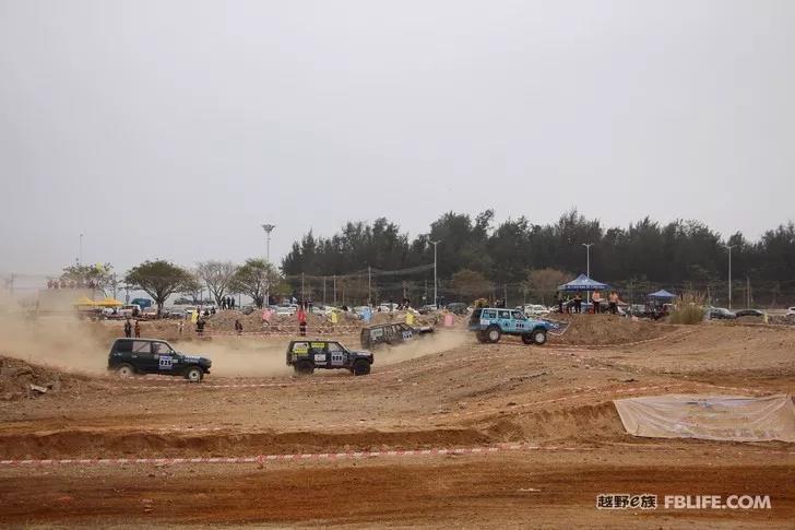 上周末，*江阳**打造了一场越野狂欢嘉年华，现场燃爆……｜自驾地理
