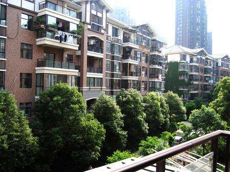 房屋土地70年使用权到期后怎么办,70年产权到期续费后可以再用多久