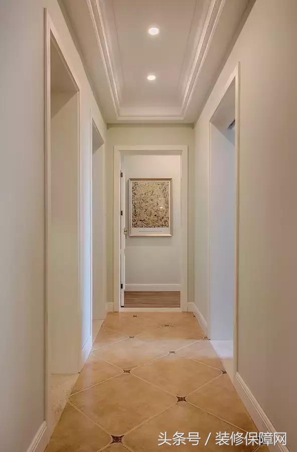 走道面积很浪费，我突发奇想把衣帽间打在走廊上，邻居都赞不绝口