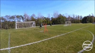 100个足球过人技巧教学,足球运球过人的方法及技巧