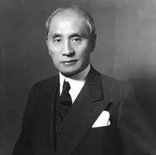 他是《国家宝藏》中的*物文**贩子，流失海外的*物文**一半是他倒卖的！