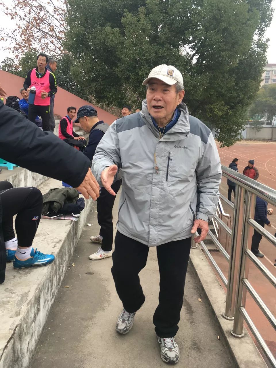 一起踢球，一辈子！这支南京球队做到了