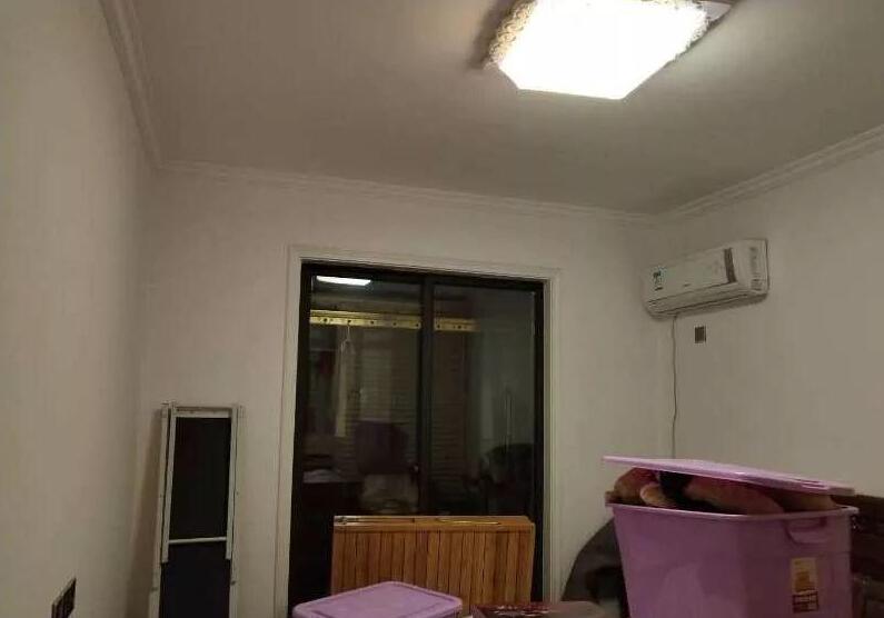 去广州游玩，顺便到舅舅家拜访一下，房子好大装修好漂亮