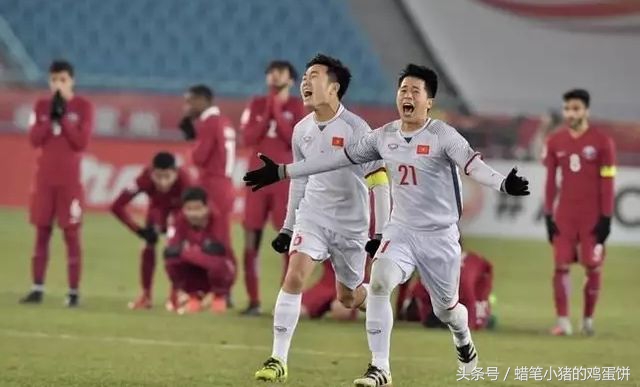 指骂裁判也没事！卡塔尔队员是有多嚣张，气的亚足联无话可说