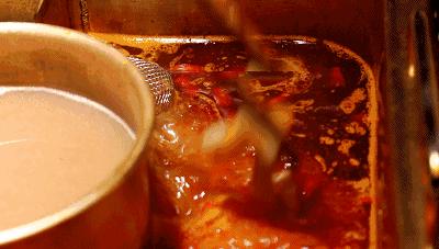 这家店老板说啦，毛肚不好吃就退货，你准备去退货吗？