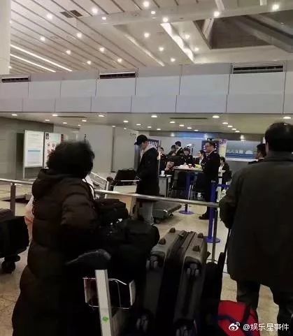 某人肉代购在上海机场被税21万！大半年全！白！干！